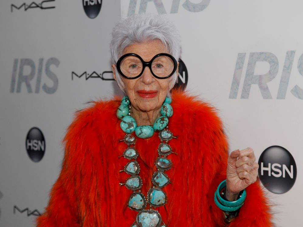 Iris Apfel -icono de moda a sus 93 aos- fue la protagonista absoluta...