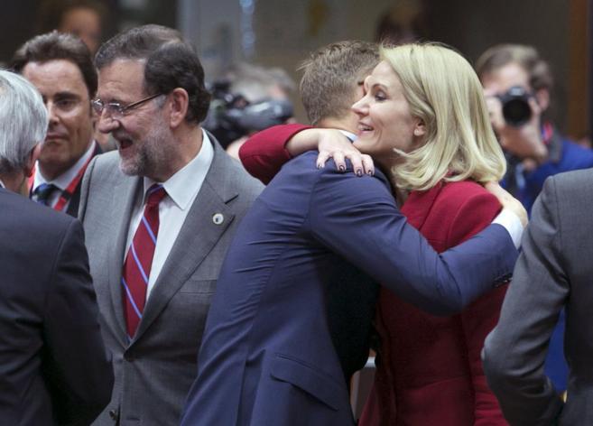 El presidente espaol, Mariano Rajoy, junto a la primera ministra de...