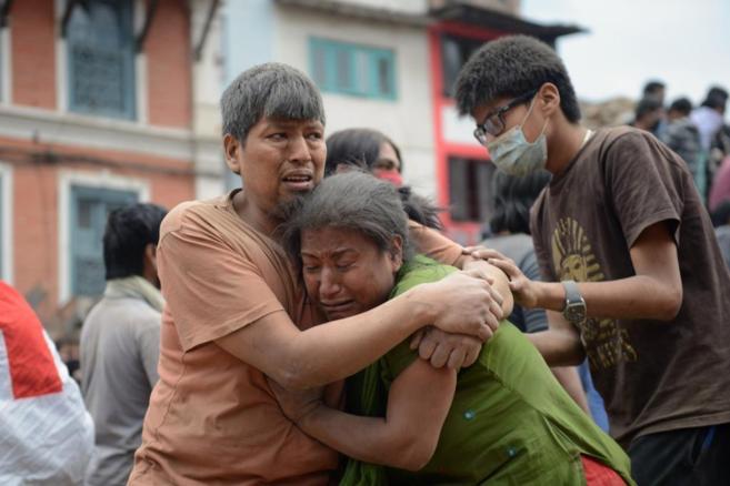 Nepales lloran a las vctimas