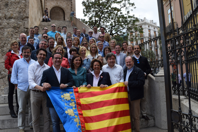 Foto de familia de los 'populares' valencianos tras el acto...