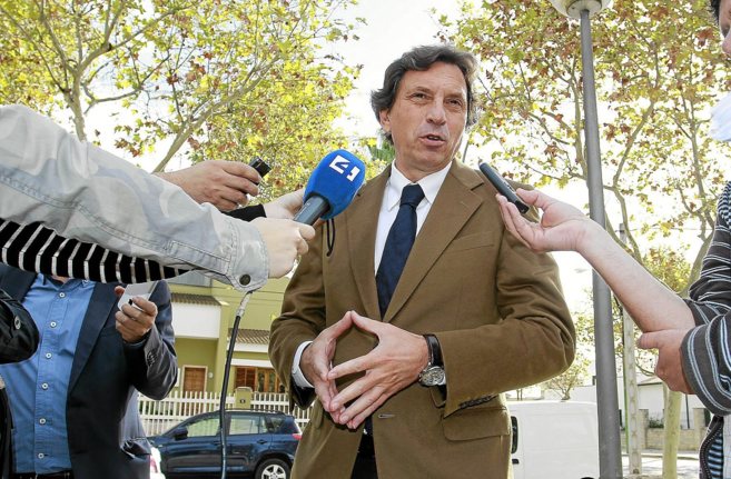 El alcalde de Palma, Mateo Isern, ante varios medios de comunicación.