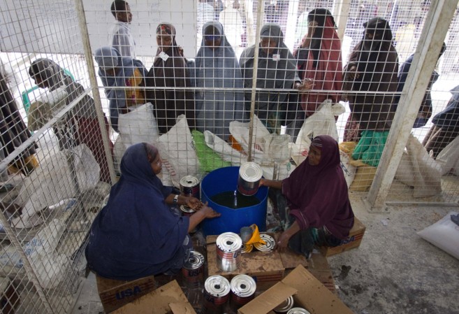 Mujeres en el campo de refugiados somalíes de Dadaab, al norte de...