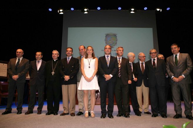 Fotografía de familia de los premiados en el Día de Málaga.