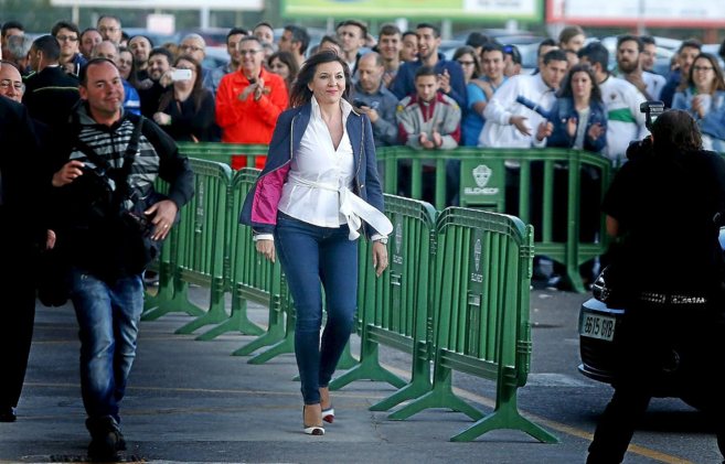 Mercedes Alonso en el Martínez Valero durante las negociaciones