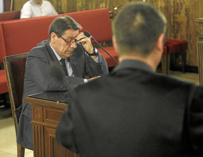 El ex alcalde Hernández Mateo, en el juicio por el contrato de la...
