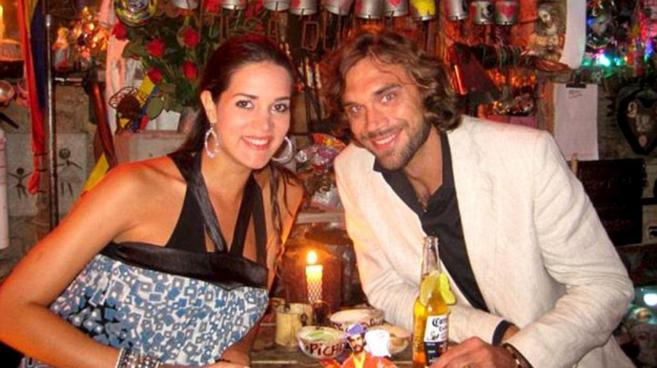 Foto de archivo de la Miss Venezuela junto a su esposo, asesinados en...