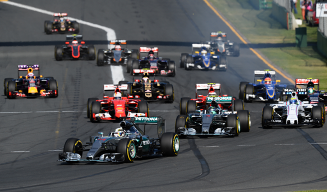 Salida del Gran Premio de Australia 2015, en el circuito semiurbano de...