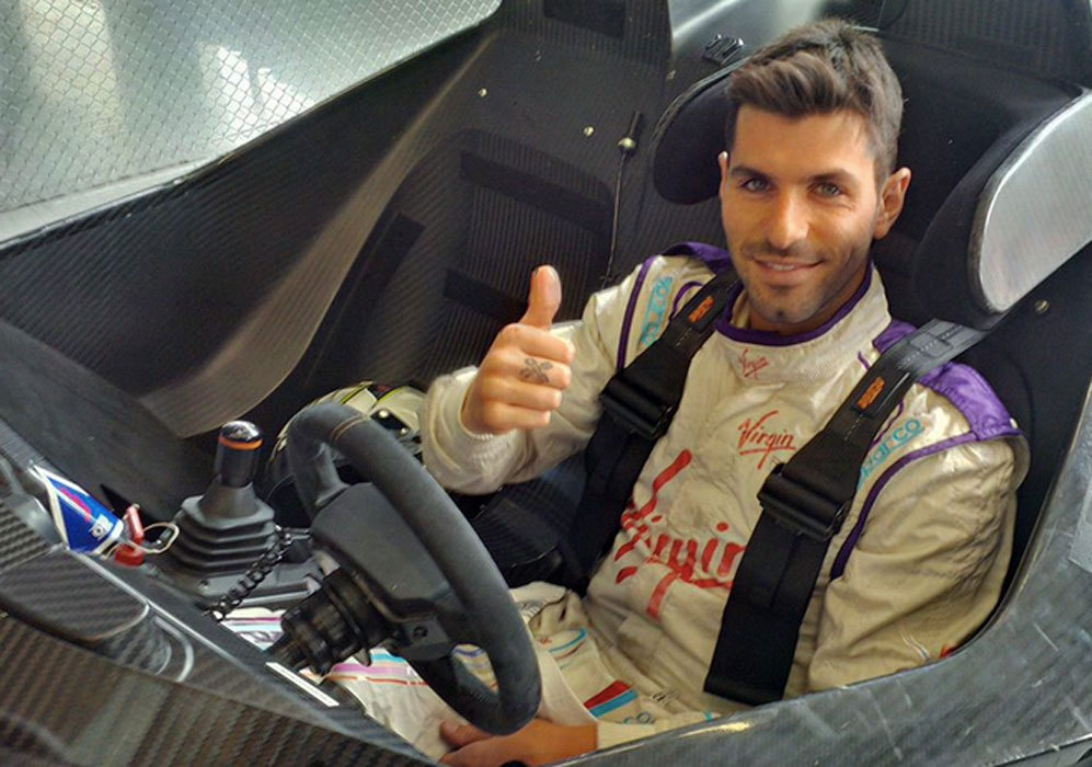 Jaime Alguersuari, Barcelona, 25 aos. Es un piloto de automovilismo...