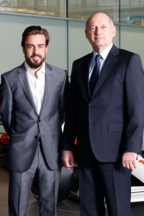Fernando Alonso y Ron Dennis en la presentecin del equipo.