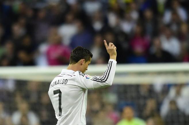 Cristiano Ronaldo gesticula en el transcurso del ltimo partido...