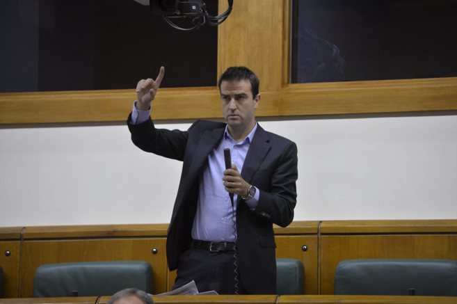 Gorka Maneiro, en un pleno del Parlamento.