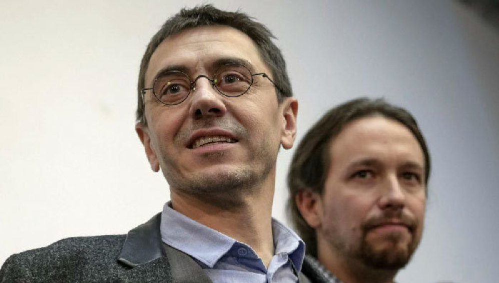 Juan Carlos Monedero, ya ex 'nmero 3' de Podemos, junto al...