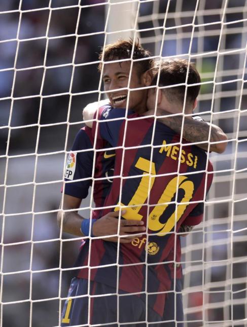 Messi y Neymar celebran un gol en Crdoba.