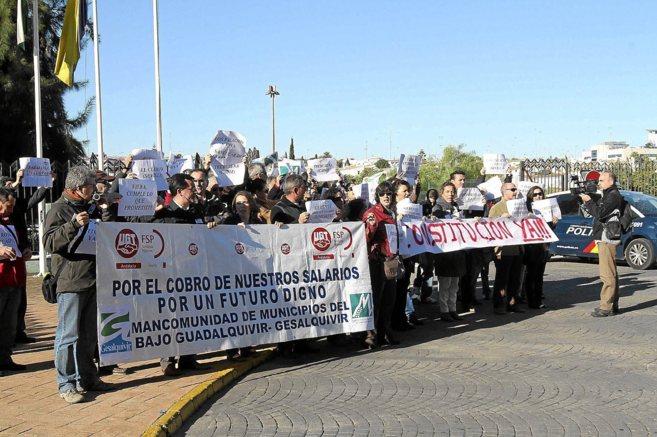 Ex trabajadores de la Mancomunidad de Municipios del Bajo Guadalquivir...
