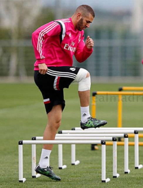 Karim Benzema, durante el entrenamiento blanco.