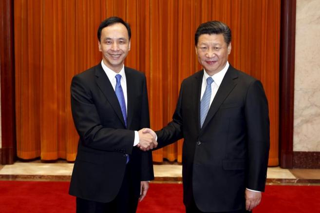El presidente del Kuomintang de Taiwan, Eric Chu Li-luan, durante su...