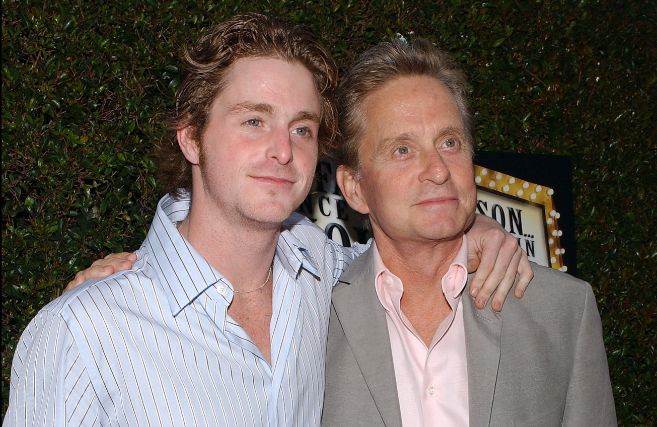 Cameron Douglas, junto a su padre, Michael, en una imagen de archivo