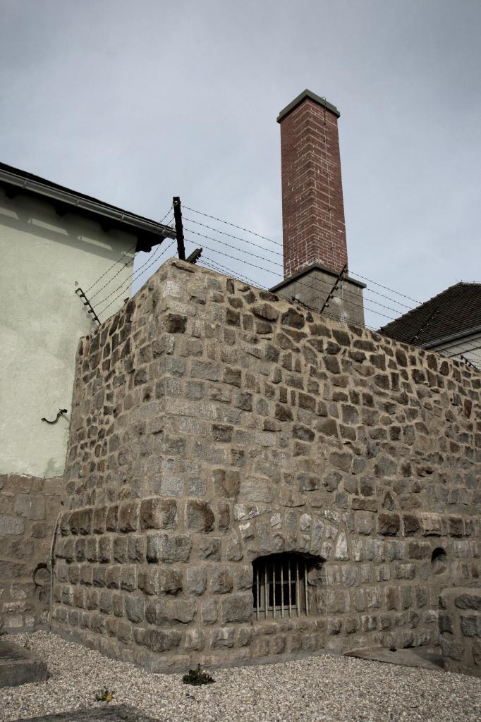 La chimenea del crematorio de Mauthausen.