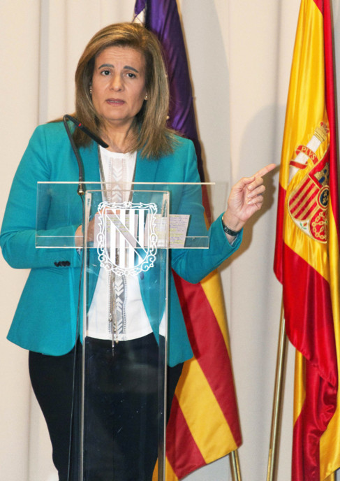 La ministra de Empleo y Seguridad Social, Fátima Báñez, hoy, en...