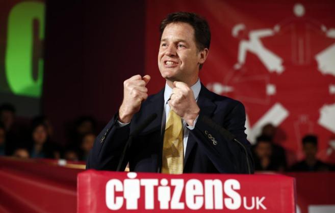 El lder liberal-demcrata, Nick Clegg, discursa a los electores...