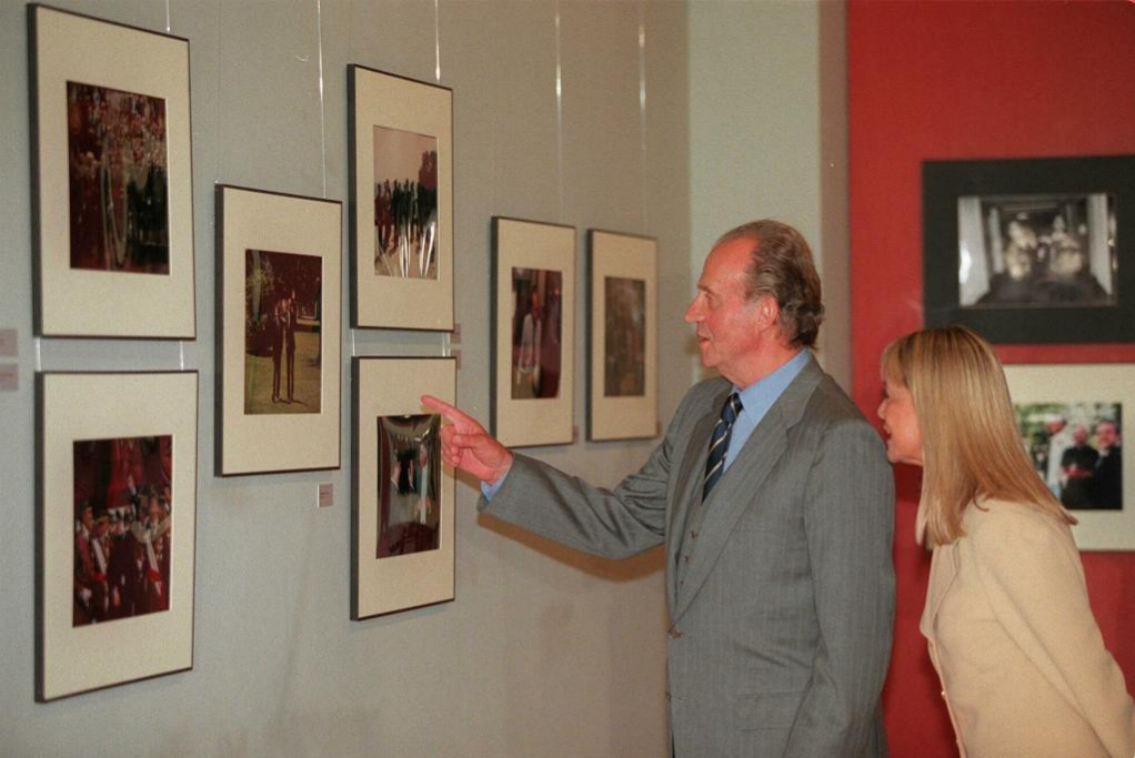 El Rey Juan Carlos con Queca Campillo en la inauguración de una exposición de la fotógrafa.
