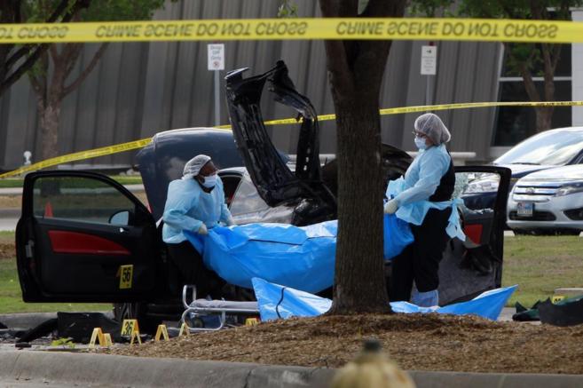 Escena del tiroteo en Garland, con los dos terroristas muertos.