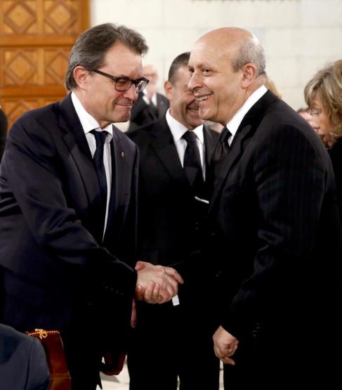 Artur Mas saluda al ministro de Educación, José Ignacio Wert.