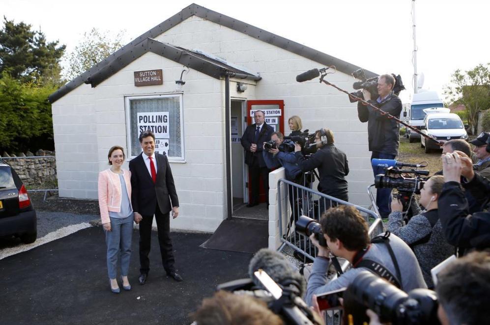 Ed Miliband y su mujer Justin ya han votado en Doncaster, al norte del...