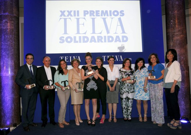 La directora de TELVA, Olga Ruiz, junto a los premiados.