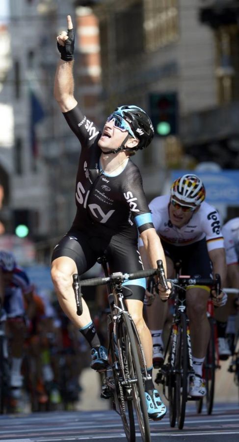Viviani festeja su primer triunfo en el Giro 2015.