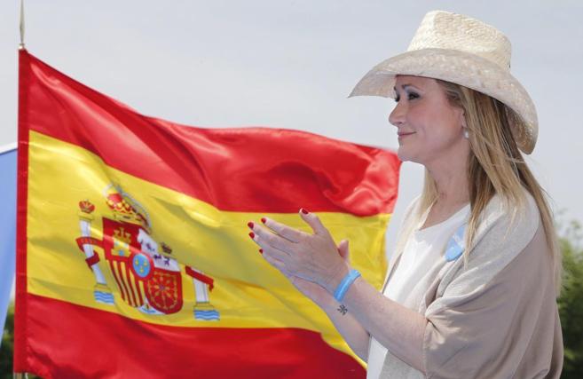 La candidata del PP a la Presidencia regional, Cristina Cifuentes,...