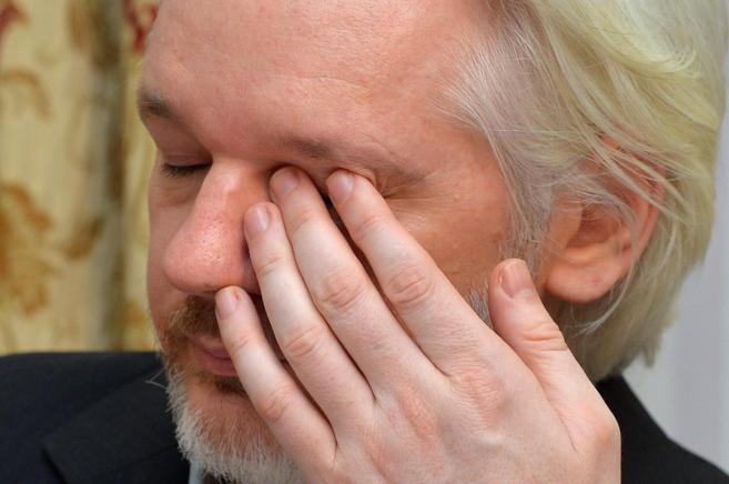 Julian Assange en una rueda de prensa en la Embajada de Ecuador en...