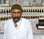 Parvez Sharma posa delante de La Kaaba en 'A sinner in...