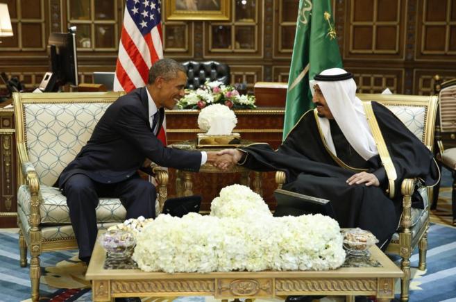 Barack Obama junto al rey saud Salman durante la visita del...