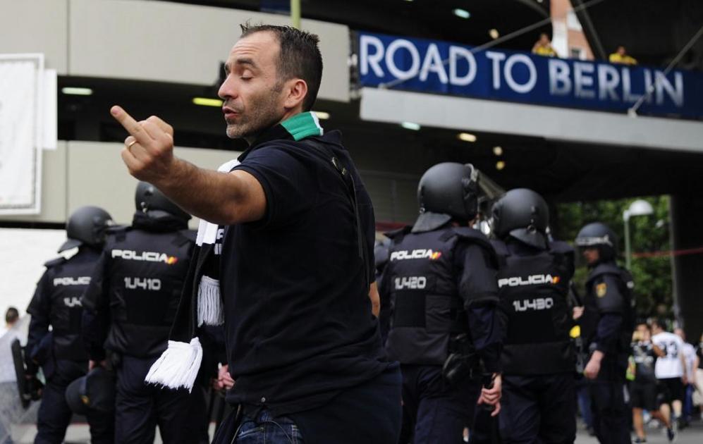 Varios hinchas de la Juventus fueron retenidos y detenidos tras...