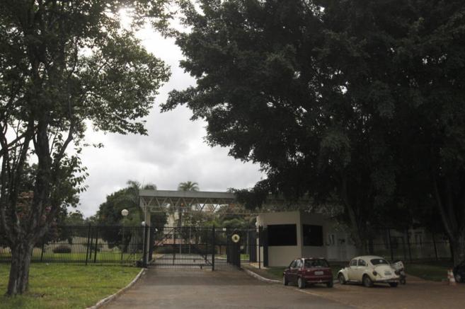 Acceso a la embajada espaola en Brasilia (Brasil).