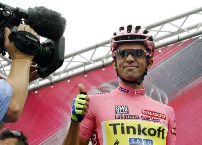 Alberto Contador, a la salida de la etapa del Giro.