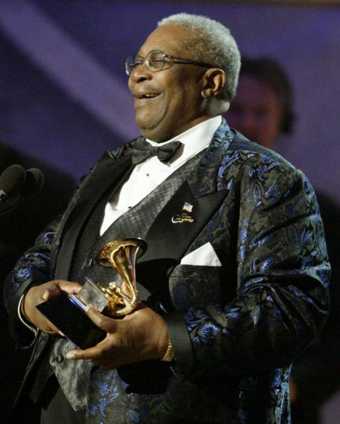 B.B. King, con un Grammy en 2003.