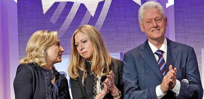 Hillary, Chelsea y Bill Clinton