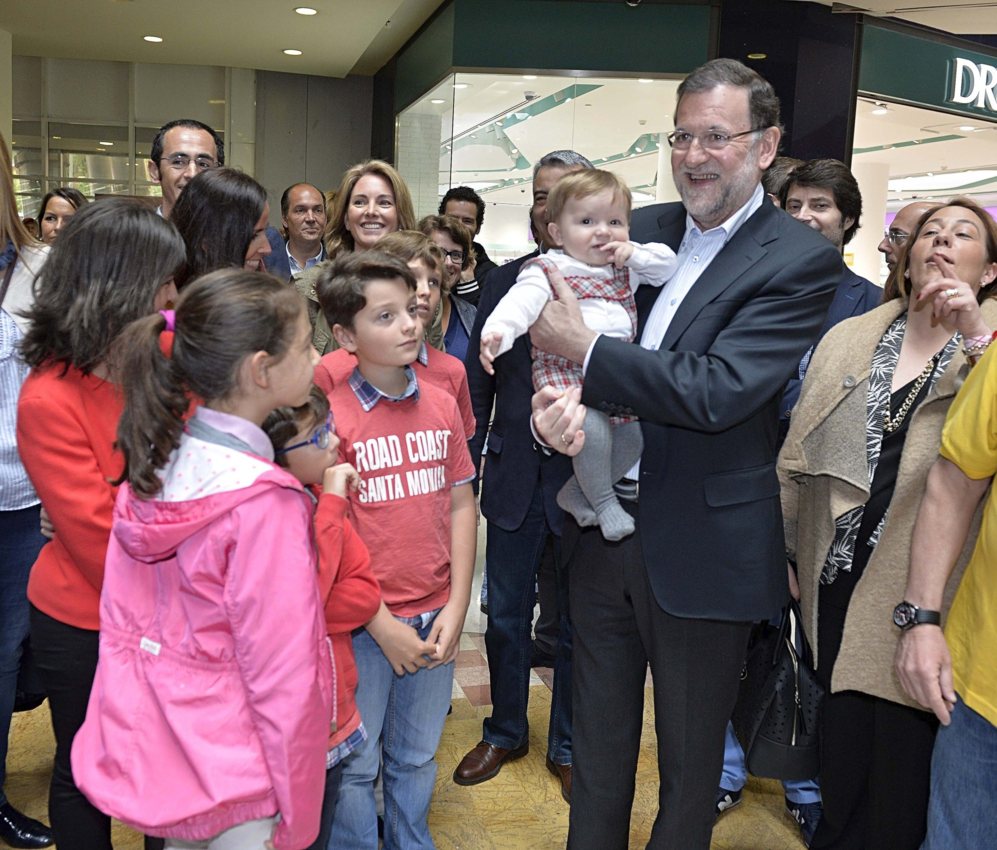 Mariano Rajoy, ha visitado el centro comercial de Boulevard en el da...