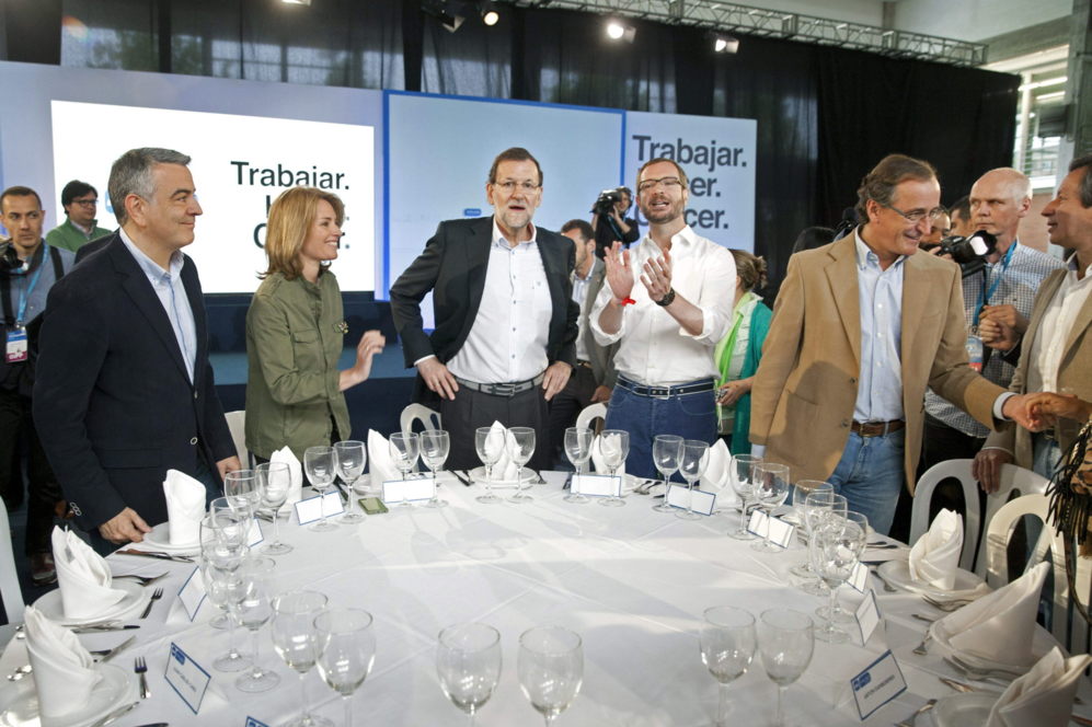 Mariano Rajoy, junto al ministro de Sanidad, Alfonso Alonso, el...