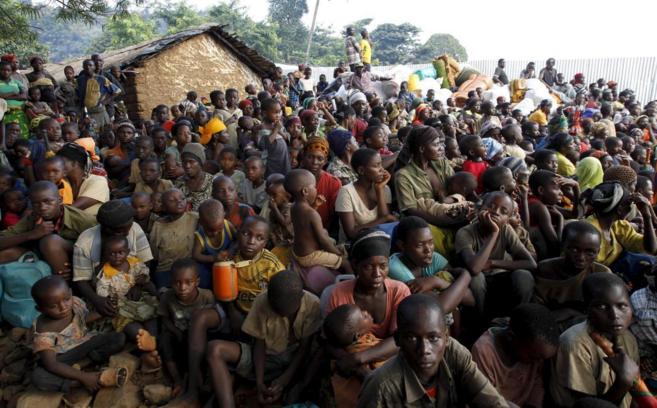 Refugiados de Burundi en las orillas del lago Tanganika.