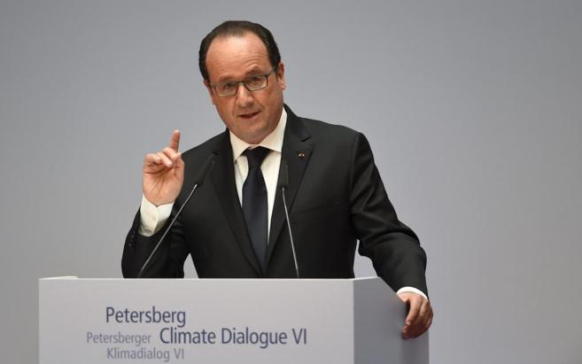 El presidente francés, François Hollande, interviene durante el...