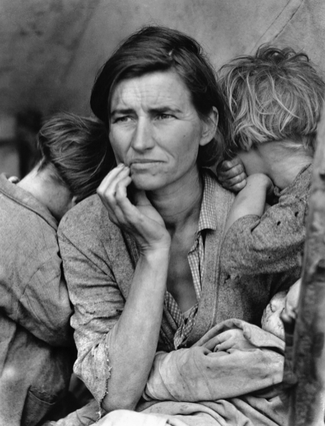 DOROTHEA LANGE (1895-1965). 'Arizona Migrant Family' (1940).