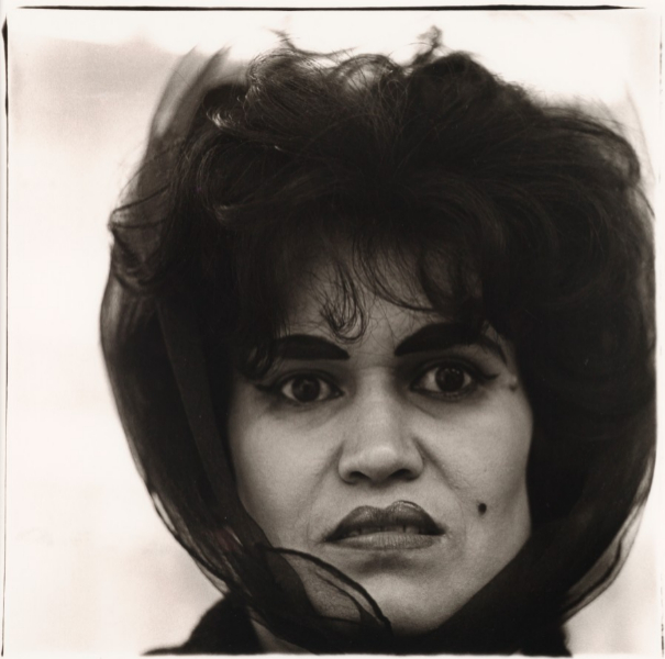 DIANE ARBUS (1923-1971). 'Mujer puertorriquea en Nueva York' (1965).