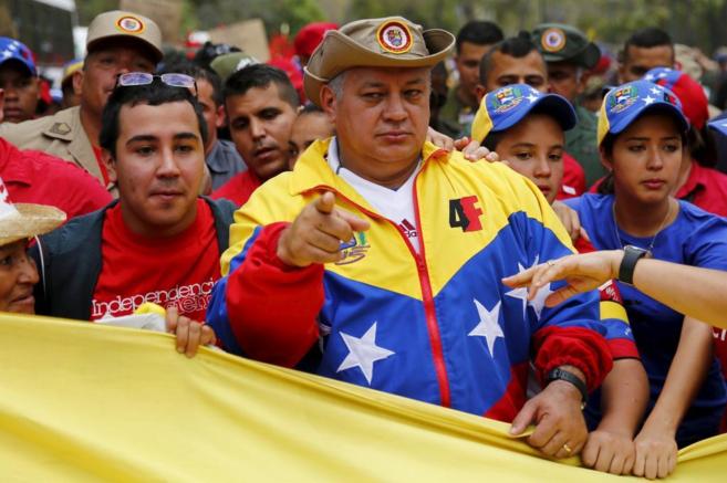 Diosdado Cabello toma parte en una manifestacin en Caracas