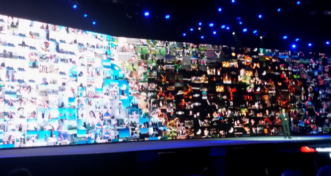 Una de las espectaculares proyecciones del congreso de redes de Huawei...