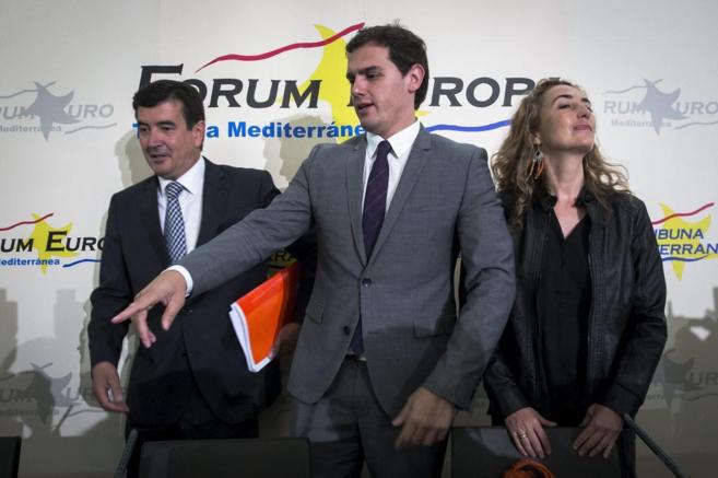 Albert Rivera, junto a los candidatos al Ayuntamiento de Valencia,...