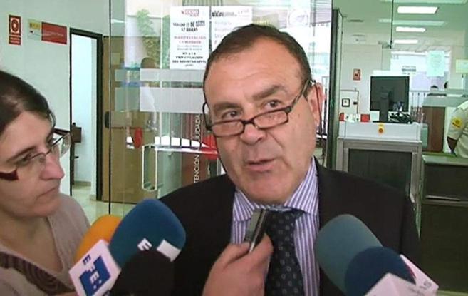 Juan Isidro Fernndez, abogado de la esposa del acusado, en Ceuta.