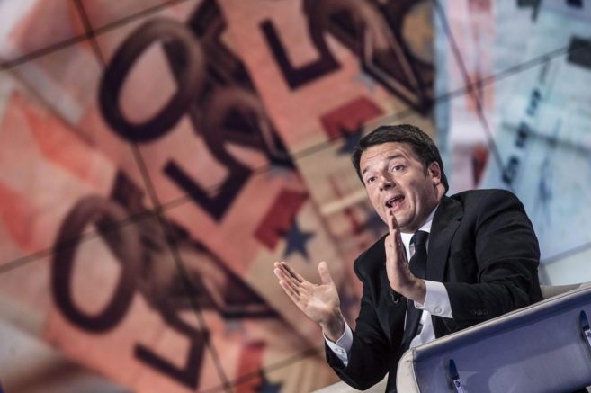 El primer ministro italiano, Matteo Renzi, interviene en un programa...